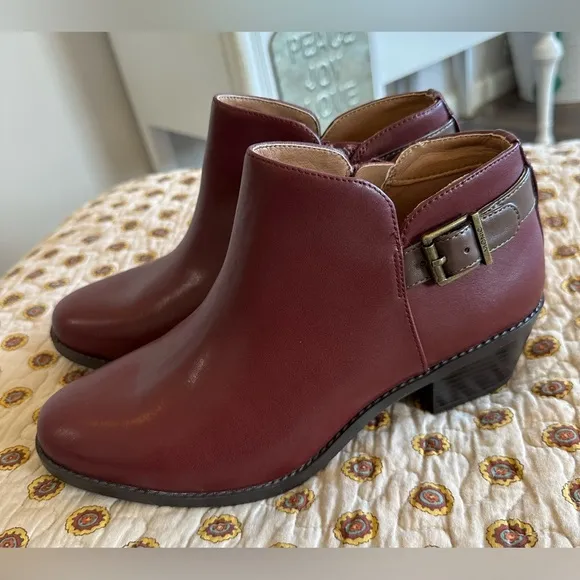 Vionic Millie Burgundy Leather Ankle Boot With Buckle Like New Condition Sz 9.5