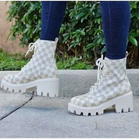 Womens Checkered Lace Up Block Heel Boots