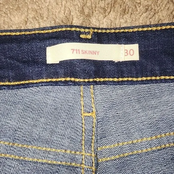 Women's Levi's 711 Skinny Jeans Size 30x 28  (10S)