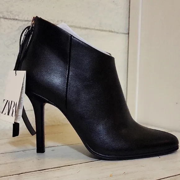 Zara Black Women's Ankle Boots. Size 38 usa 7 1/2